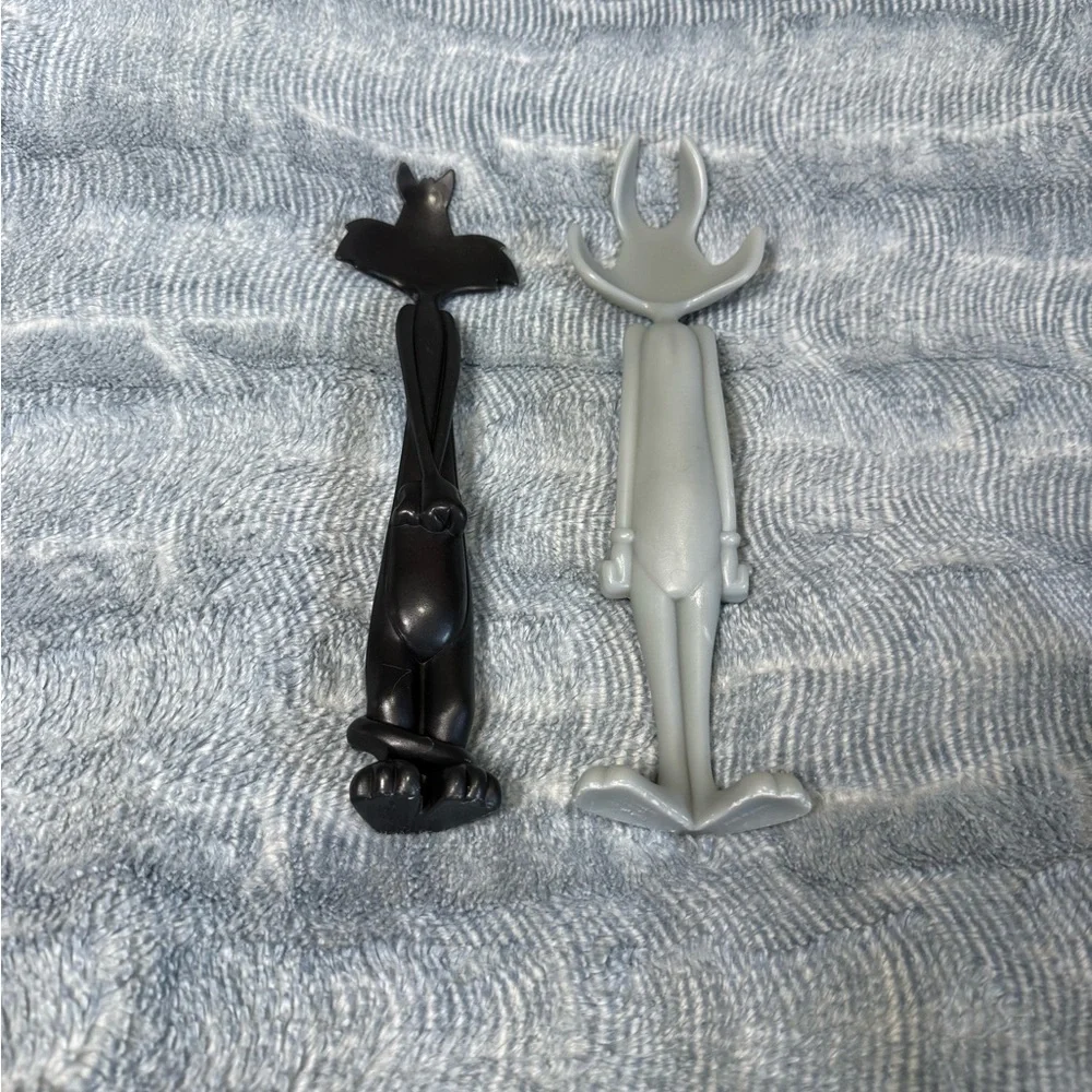 VINTAGE 1999 Looney Tunes “Toon Utensils” Salad Servers
